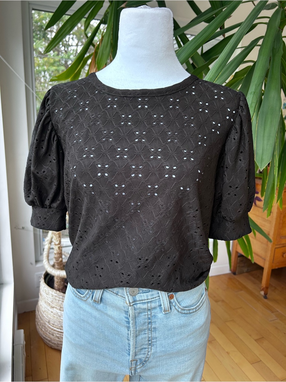 Kim & Cami Black Eyelet Puff-Sleeve Top